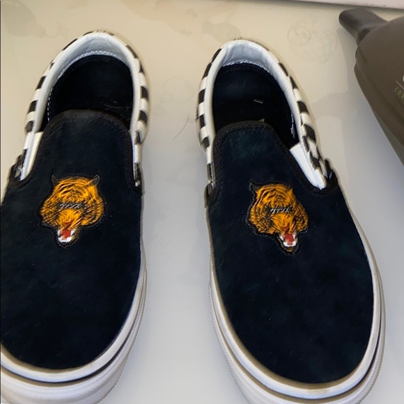 Vans Shoes - Vans slip on sneakers ALMOST LIKE NEW MINOR SCUFFS